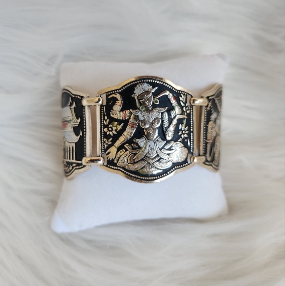 Vintage Traditional Motif Silver Tone Bracelet - Picture 4 of 12